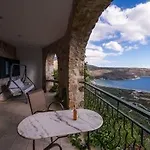 Olga's House * Νεόν Οίτιλον
