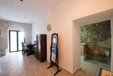 Olga's House Апартаменты Неон-Оитилон